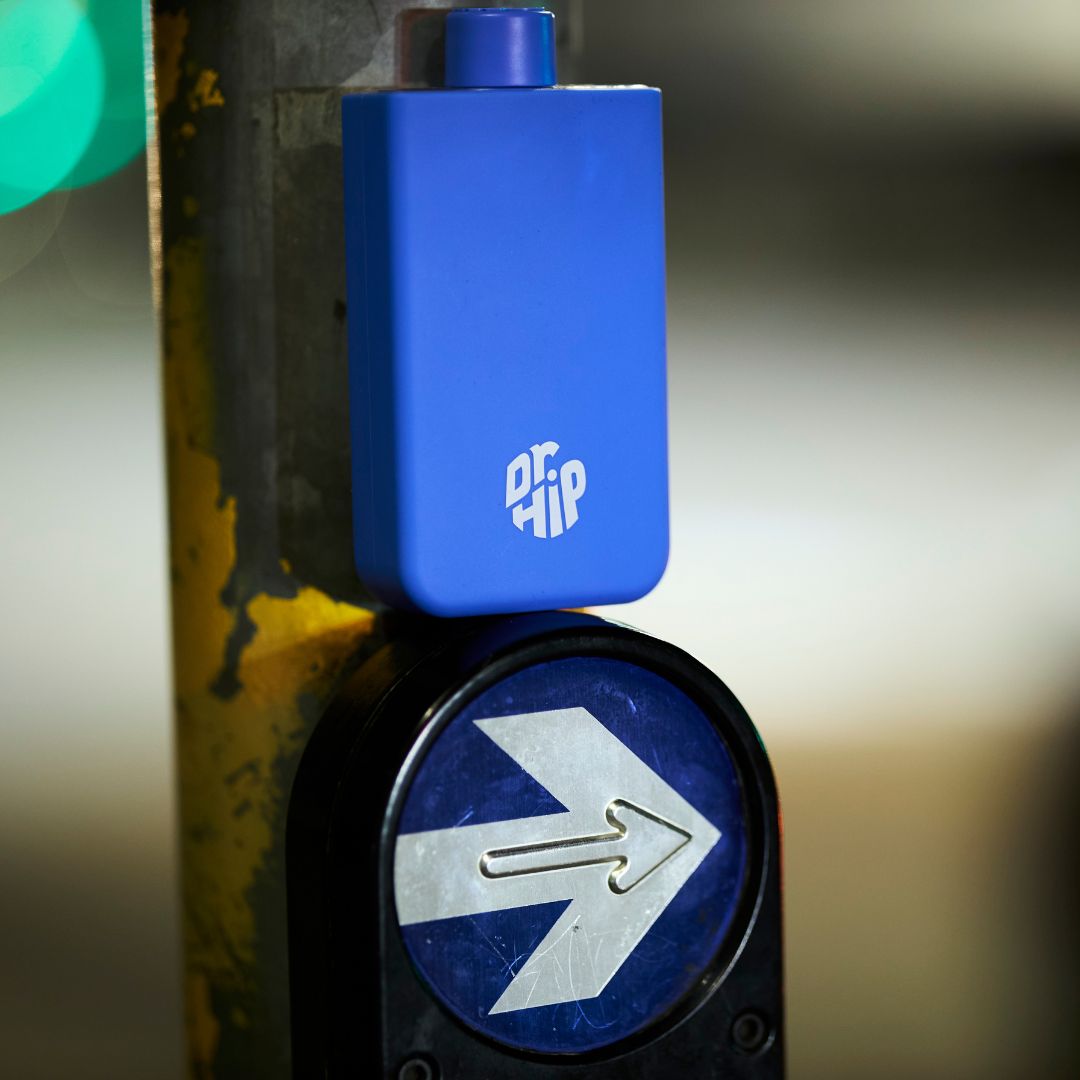 DR-10 Dr Hip Flask (Dodger/Blue) - 10oz / 295ml